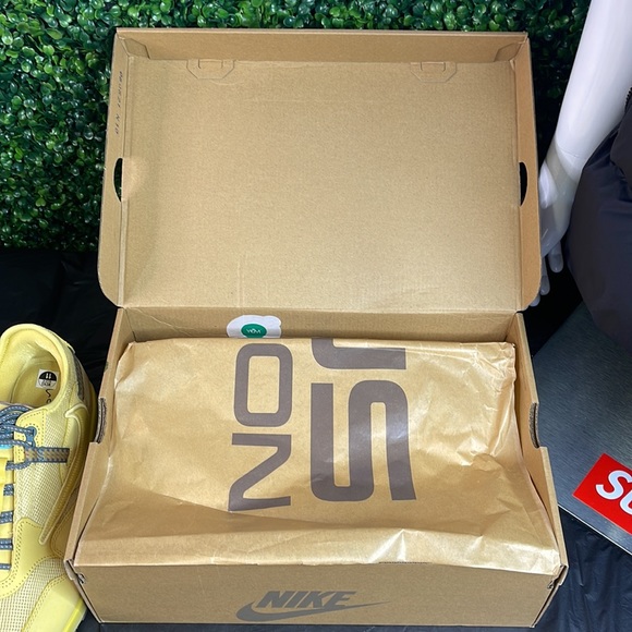 NIKE AIR MAX 1 (TRAVIS SCOTT) (SATURN) (Sz 11) - Picture 7 of 10